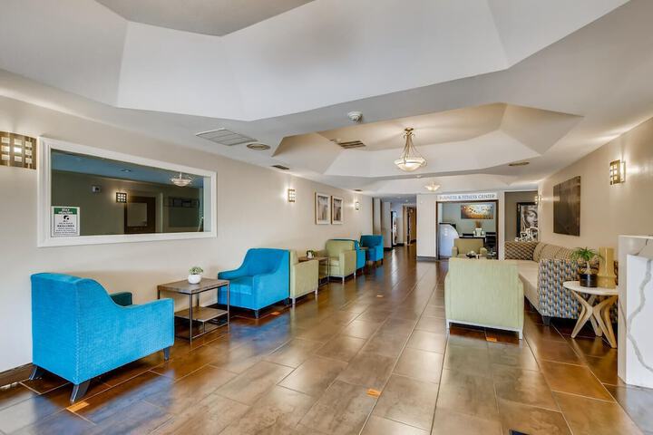 Lobby lounge