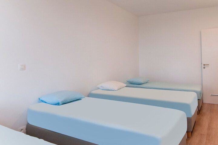 Room 7 of 99