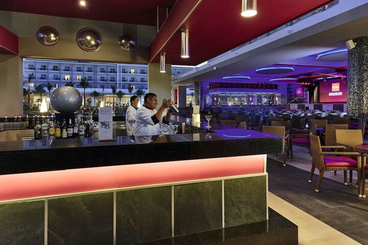 Lounge 73 of 90