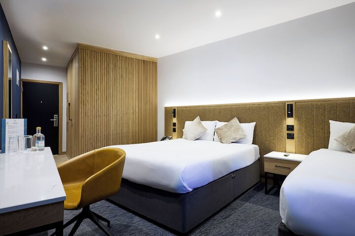 Room 28 of 62