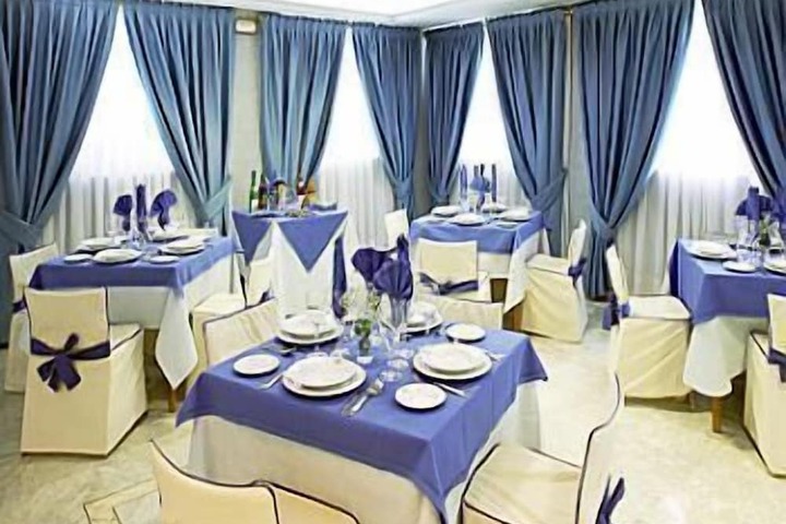 Ballroom/Hall 10 of 11