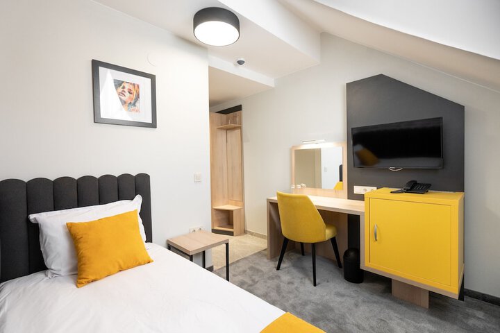 Room 5 of 35