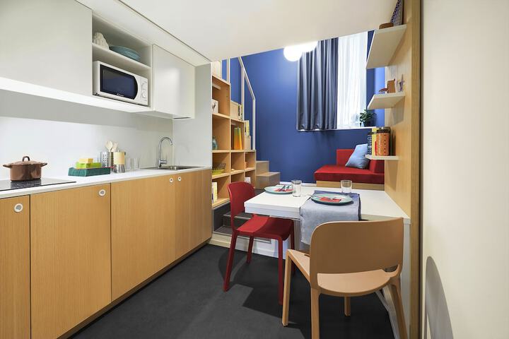 Room 16 of 42
