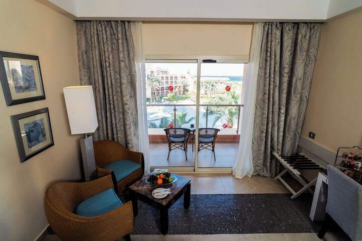 Room 15 of 90