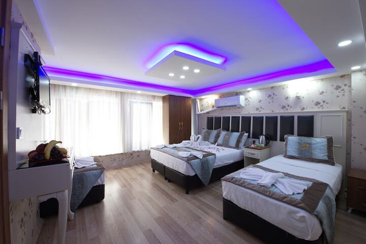 Room 9 of 118