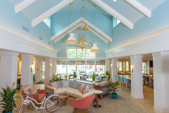 Lobby lounge