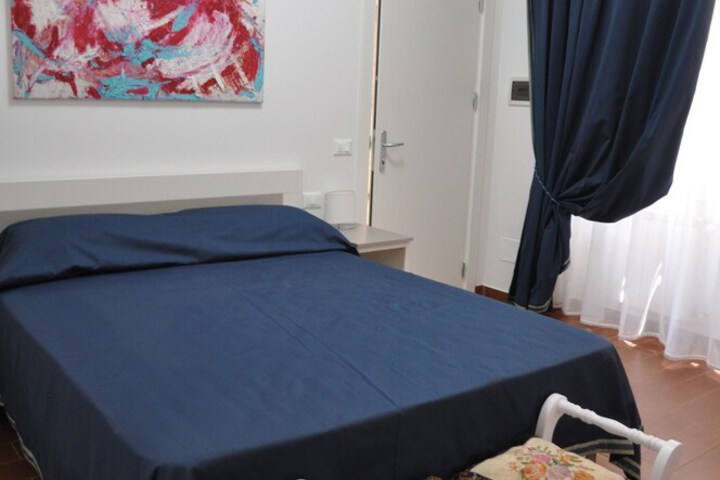 Room 4 of 37