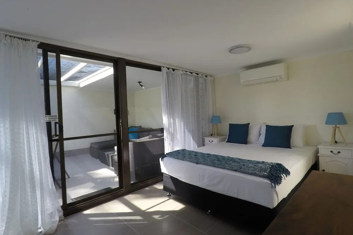 Room 5 of 13