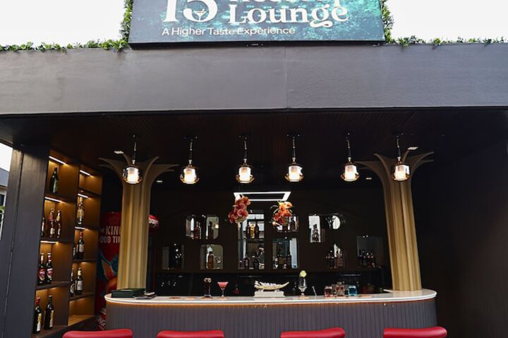 Lounge 51 of 57