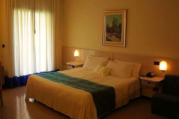 Room 6 of 54