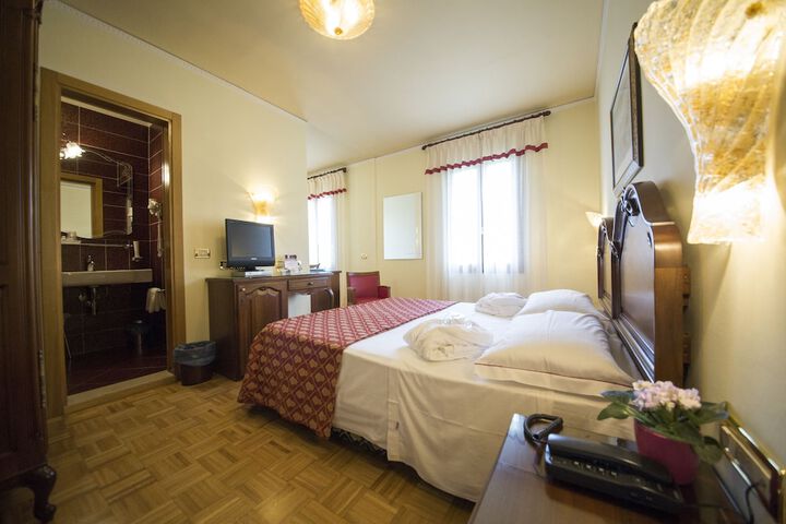 Room 13 of 73