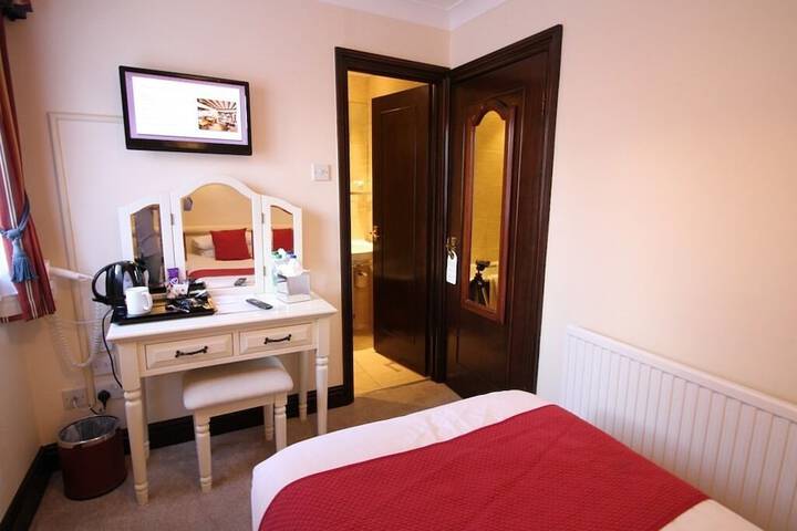 Room 16 of 140
