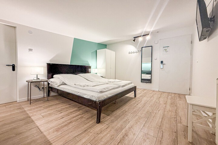 Room 17 of 38
