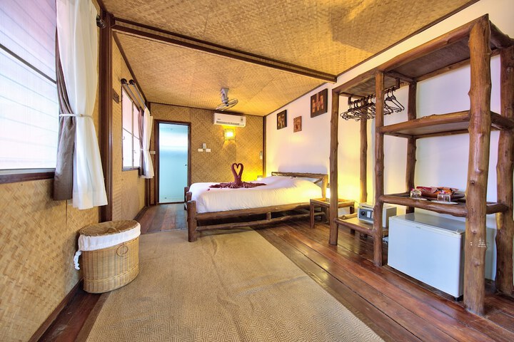 Room 6 of 56