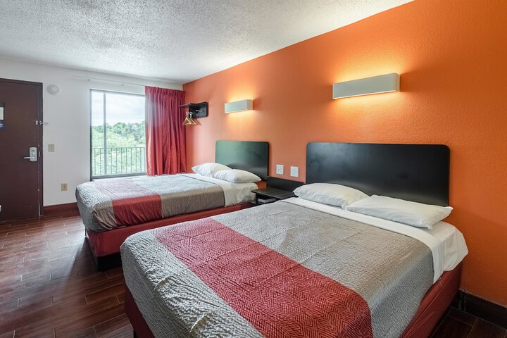 2 Double Beds (3 of 7)