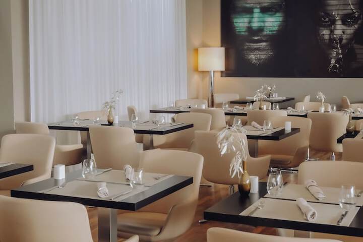 Dining 52 of 65