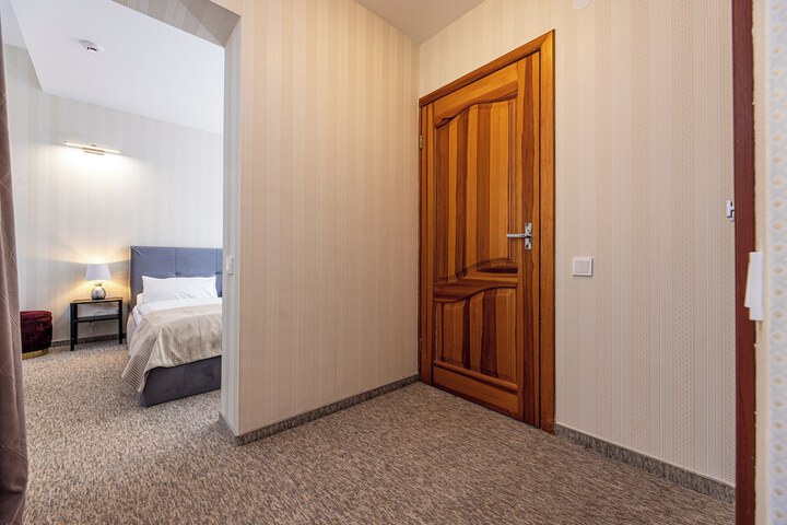 Room 73 of 214