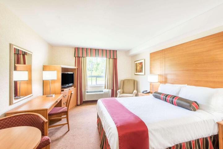 1 King Bed (7 of 13)