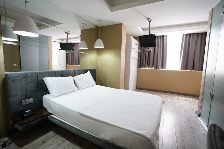 Room 3 of 31