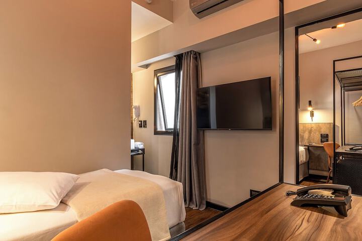 Room 11 of 28