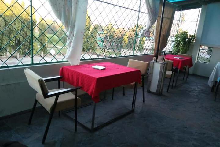 Dining 8 of 14