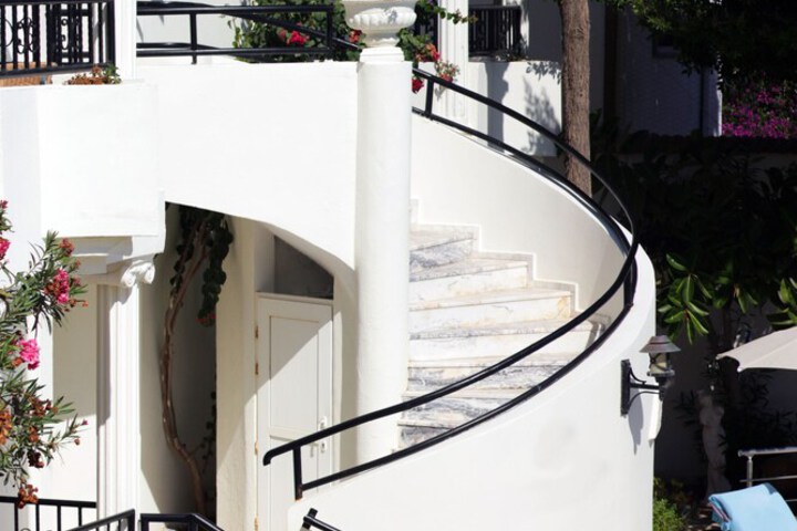 Hotel Exterior 33 of 46