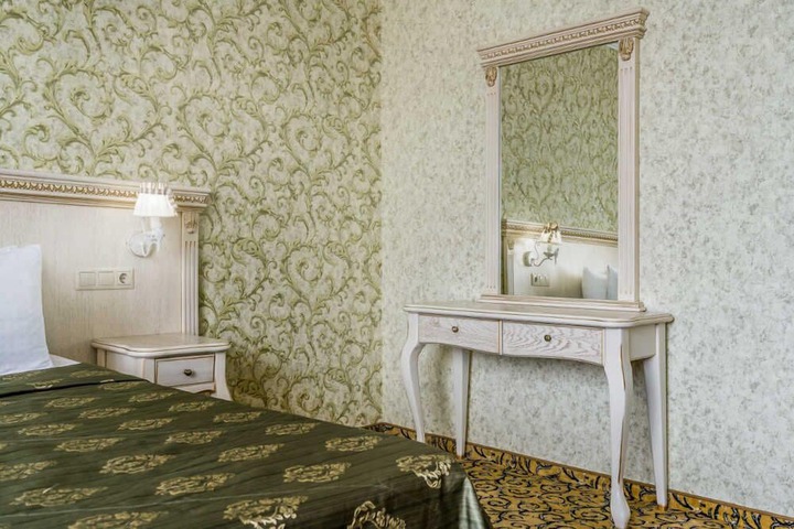 Room 25 of 94