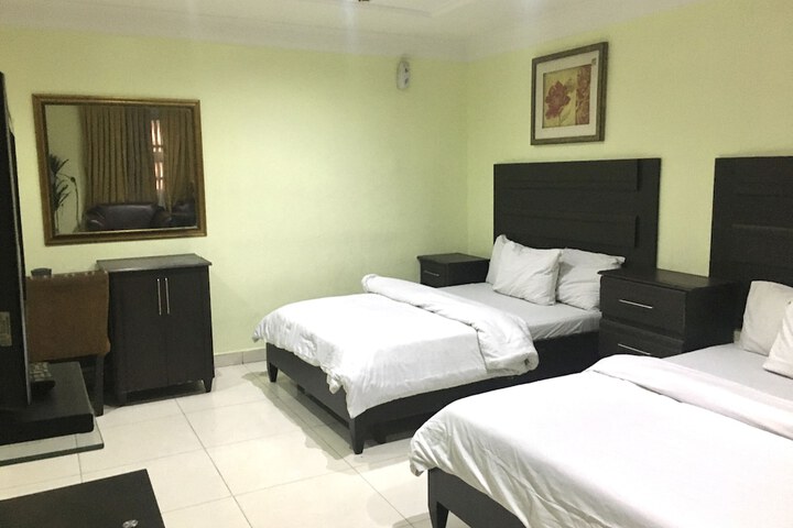 Room 4 of 25