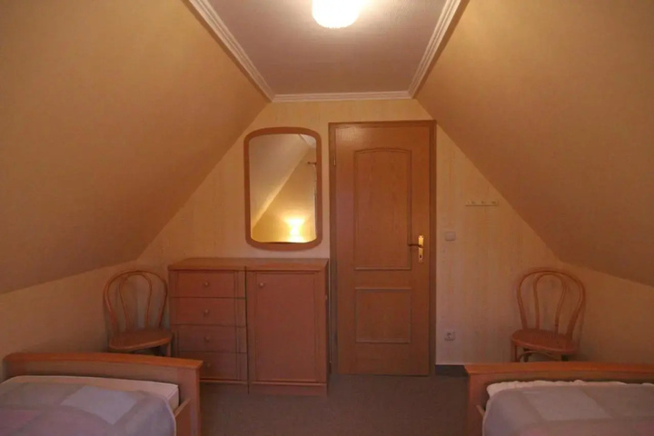Room 3 of 10