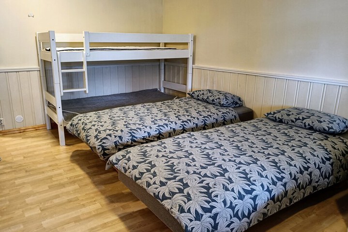 Room 10 of 34