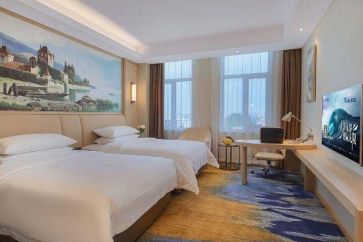 Vienna Hotel (Rushan Shengli Street Branch)