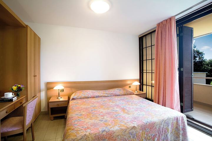 Room 7 of 46