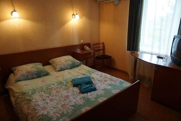 Room 10 of 33