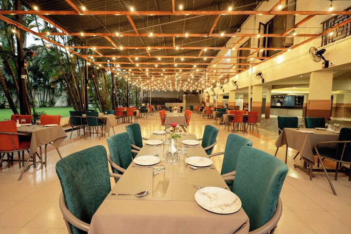 Dining 9 of 12
