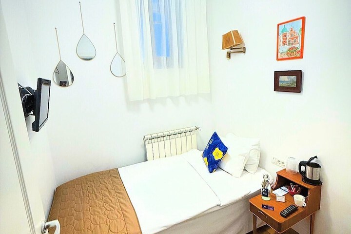 Room 24 of 48