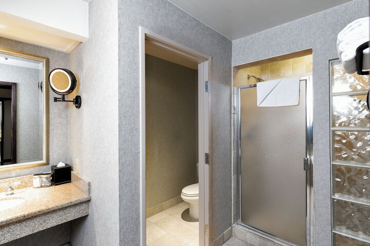 Suite 1 King Bed Spa (2 of 5)