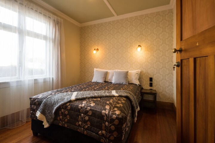 Room 5 of 31