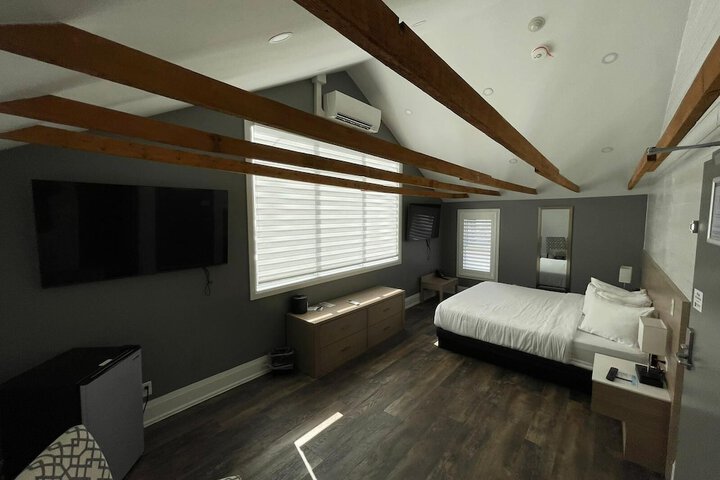 Room 11 of 19