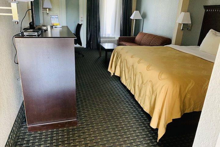 Room 3 of 20