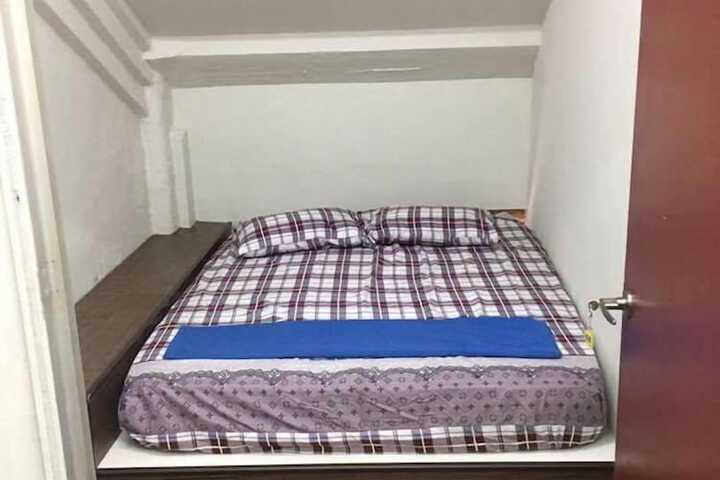 Room 13 of 38