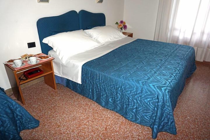 Room 7 of 19
