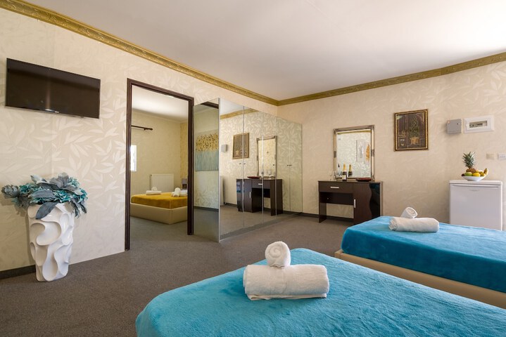 Room 14 of 50