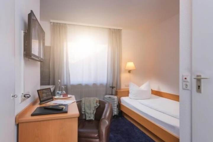 Room 3 of 46