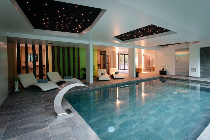 Hotel with Pool