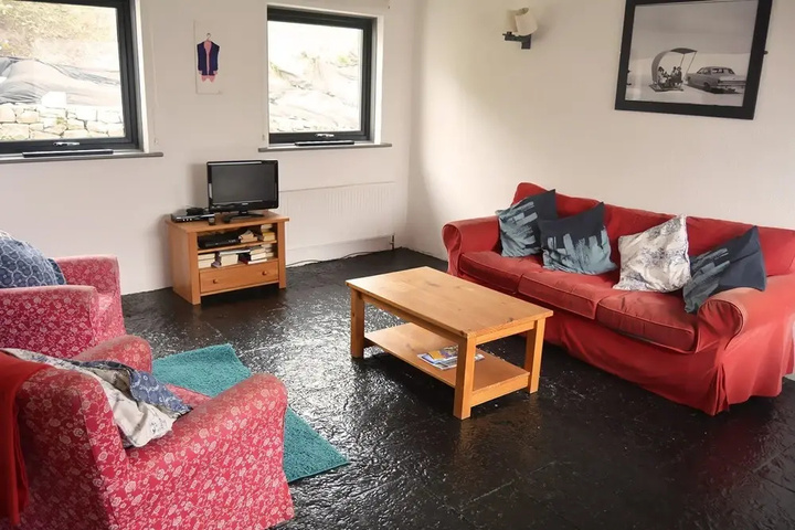 Room 2 of 18