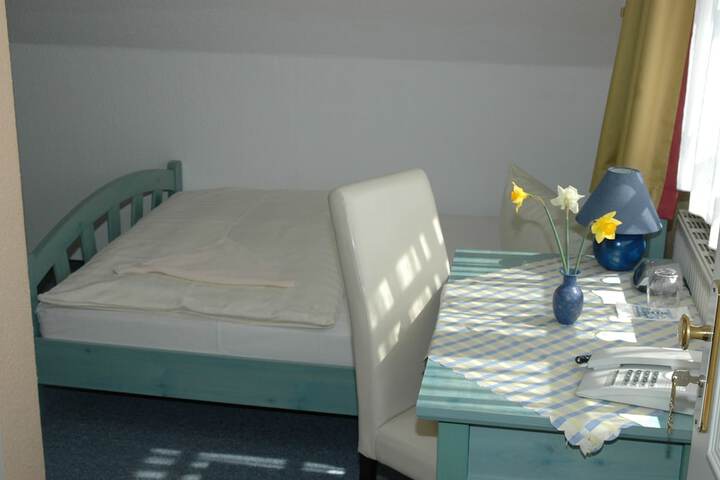 Room 14 of 30