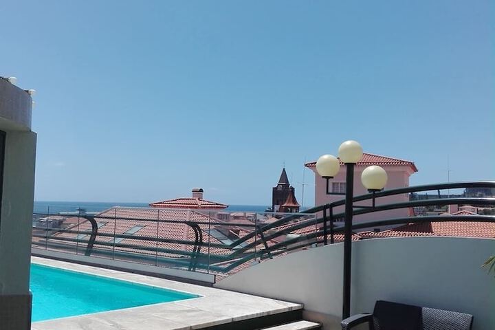 Hotel Pool
