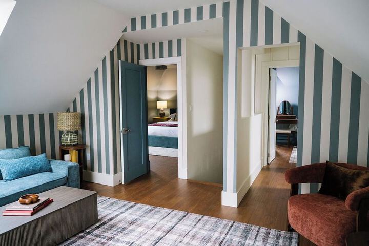 Room 27 of 65