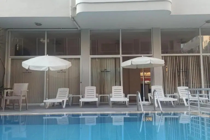 Pool 6 of 9