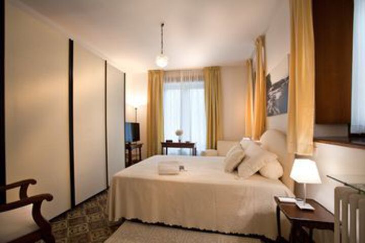 Room 10 of 34